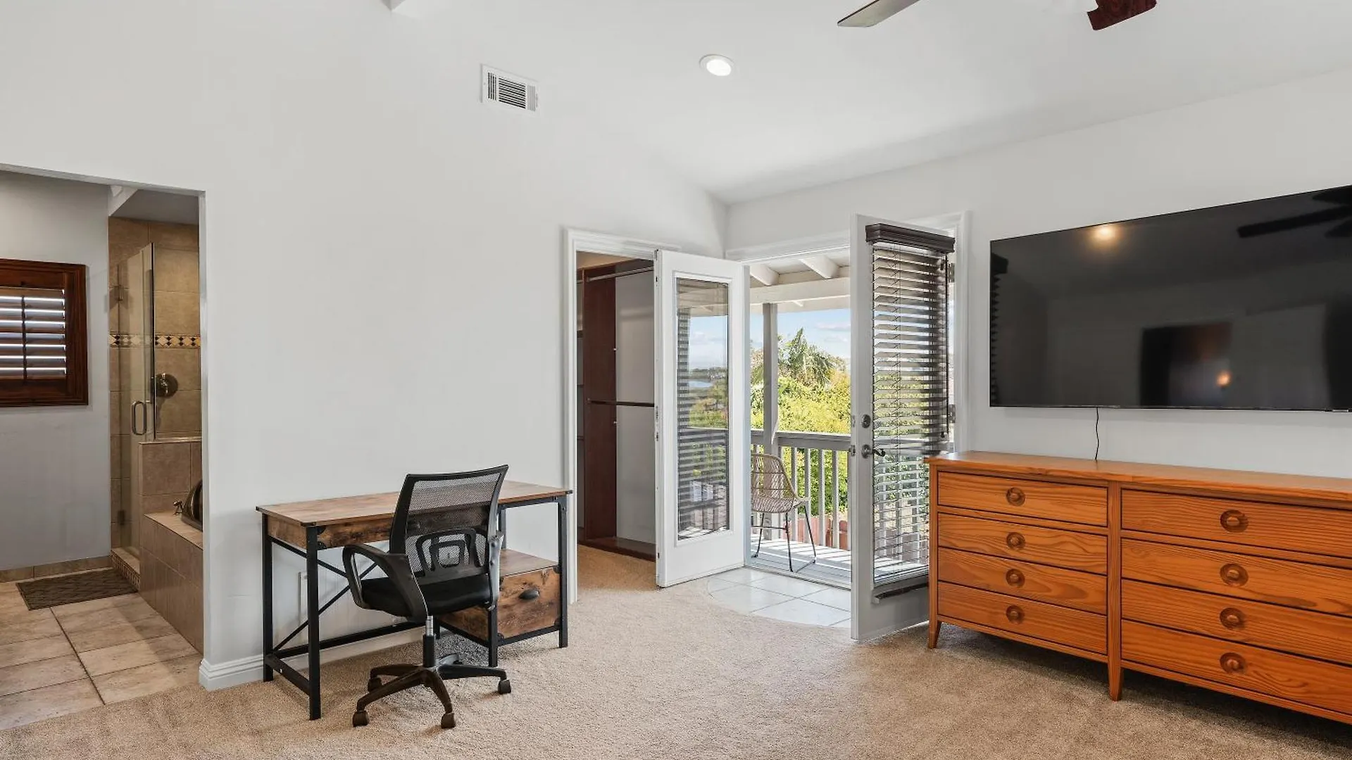 Apartment Peaceful Getaway With Renovated Amenities