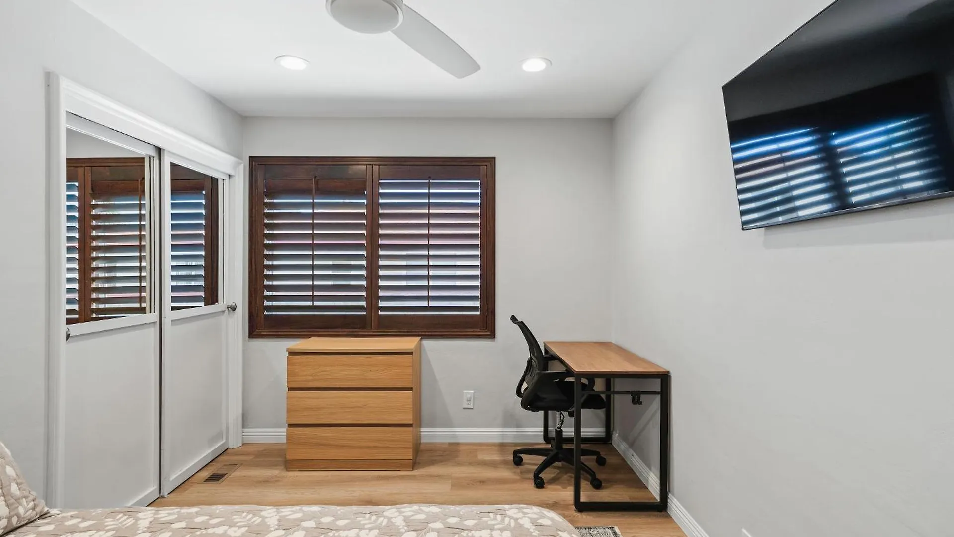 Peaceful Getaway With Renovated Amenities *