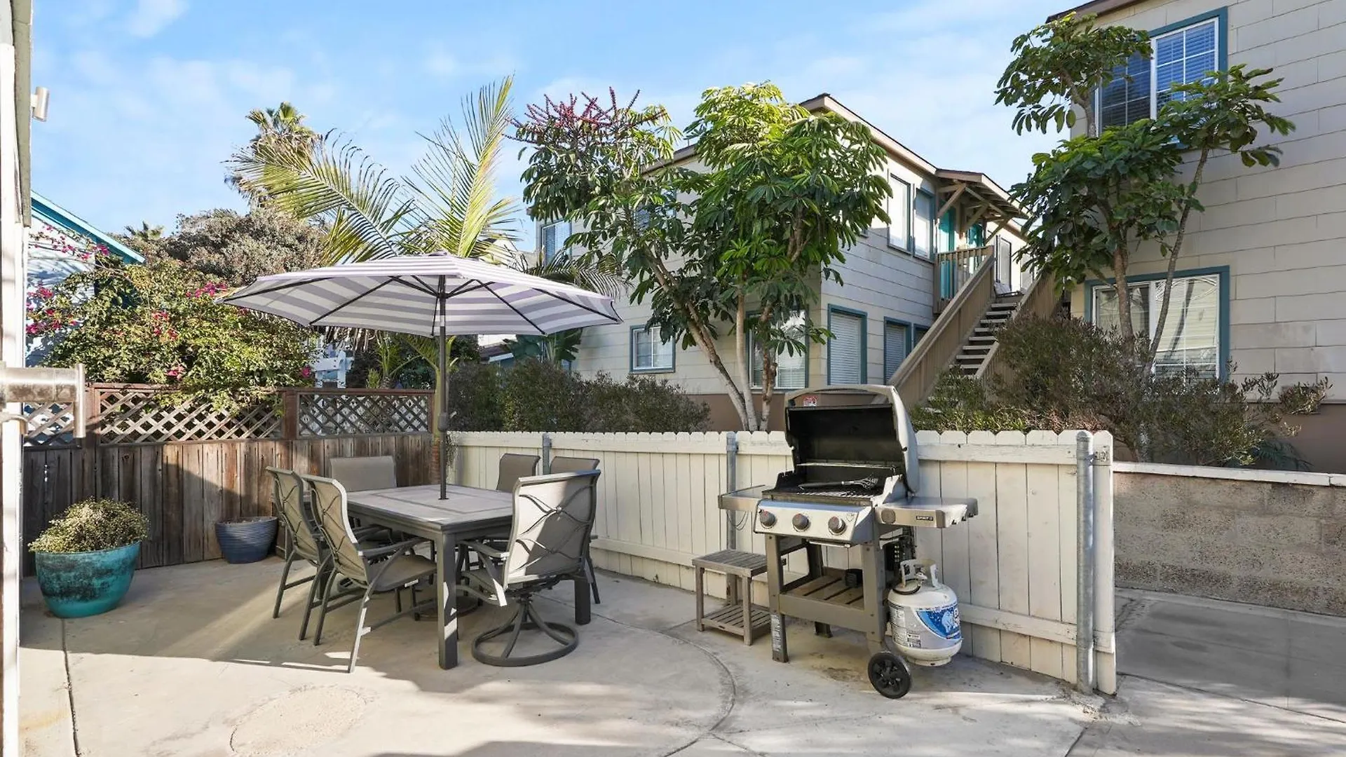 Stunning Haven! Steps To The & Pet Friendly! *