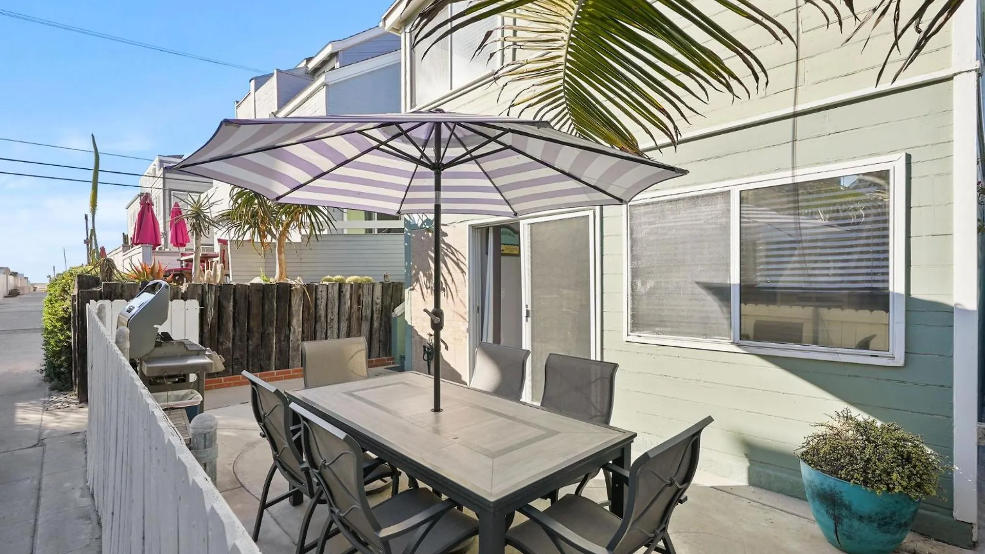 Holiday home Stunning Haven! Steps To The & Pet Friendly!
