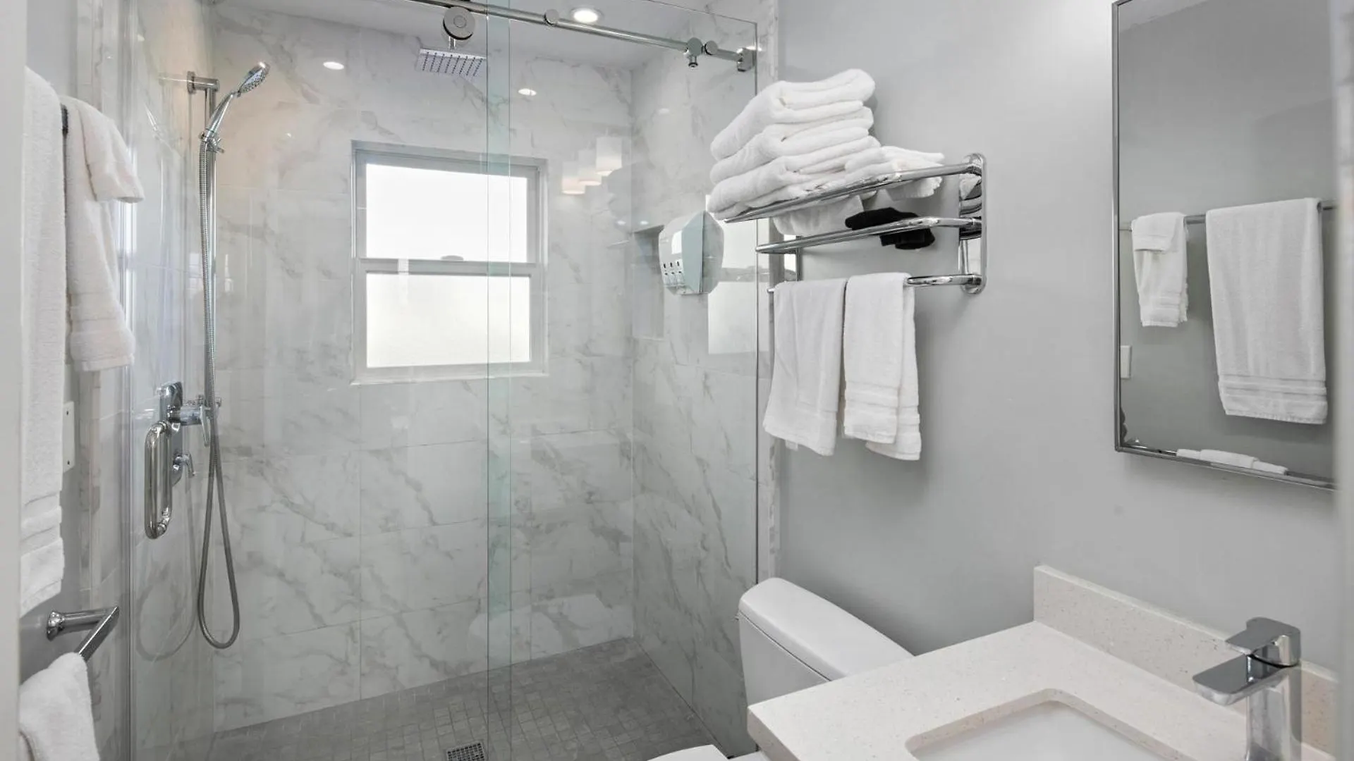 Newly Renovated 3br Modern In Heart Of Ocean Apartment San Diego