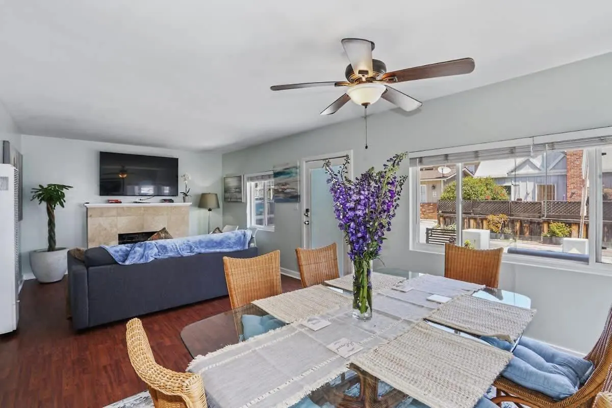 3bed 2bath Steps To The In Mb 公寓