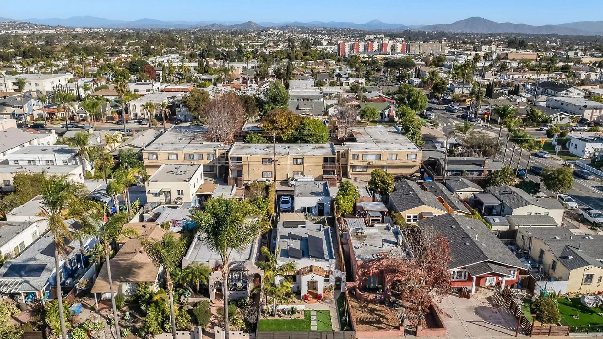 Navigate Laid-back Kensington Holiday home San Diego