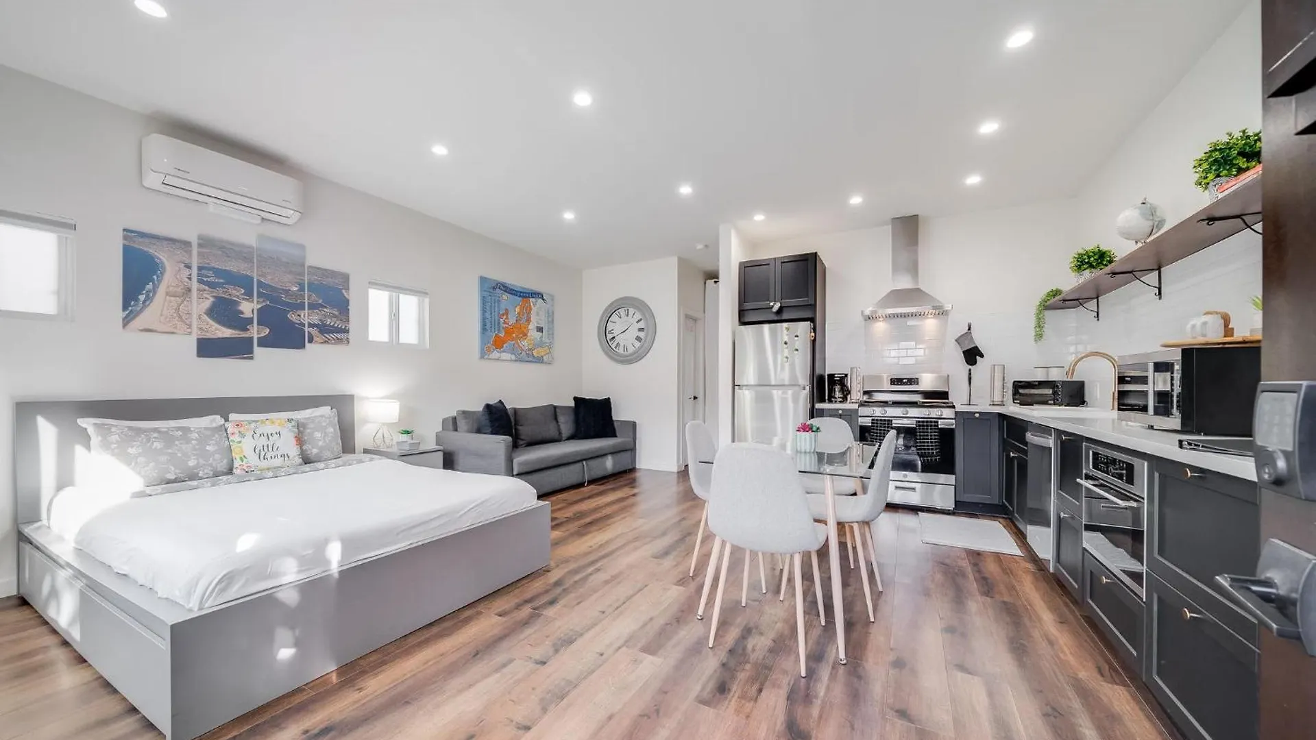 Navigate Laid-back Kensington Holiday home