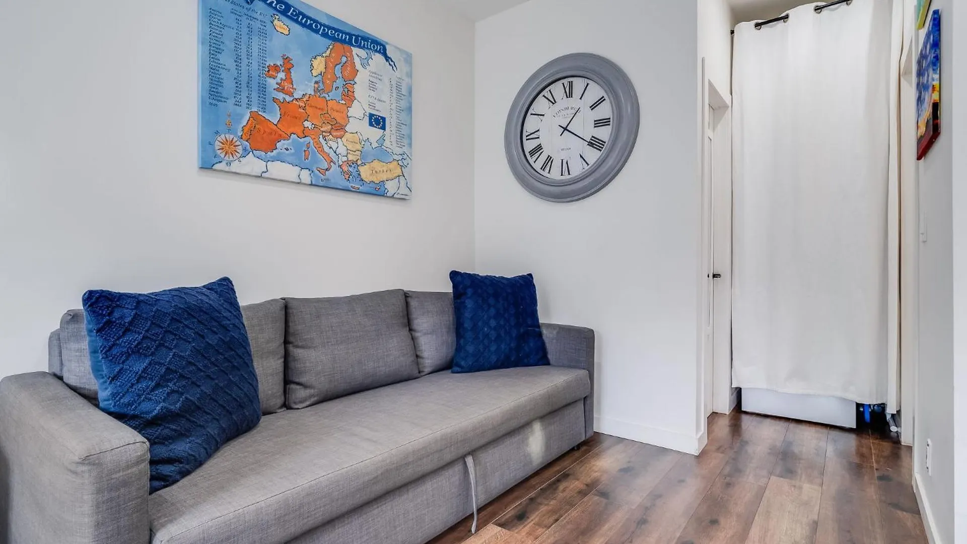 Navigate Laid-back Kensington Holiday home
