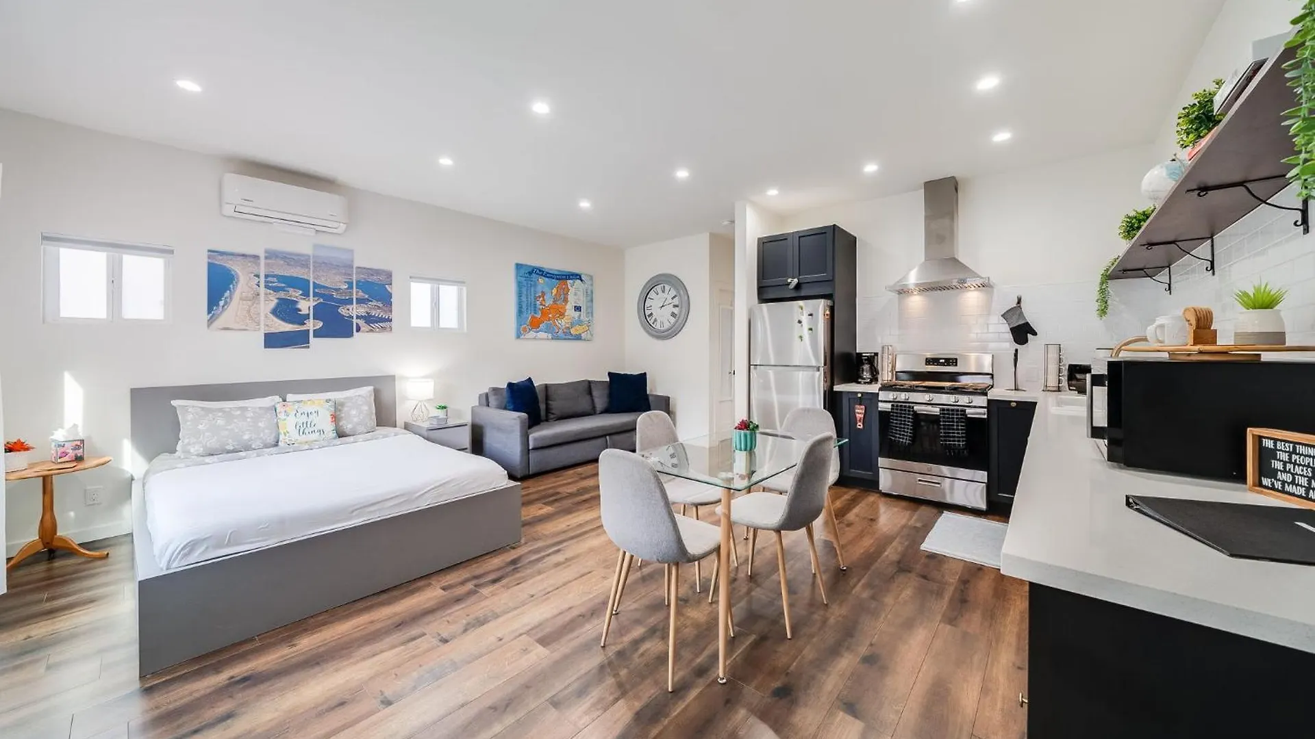 Navigate Laid-back Kensington Holiday home