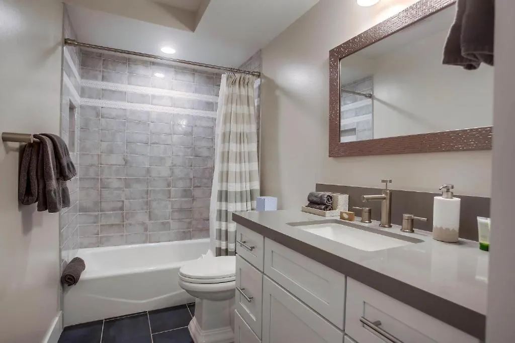 O835 - Opal Oasis San Diego