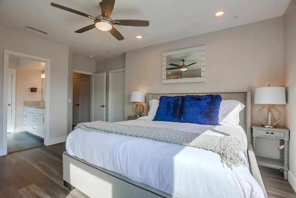 O835 - Opal Oasis San Diego