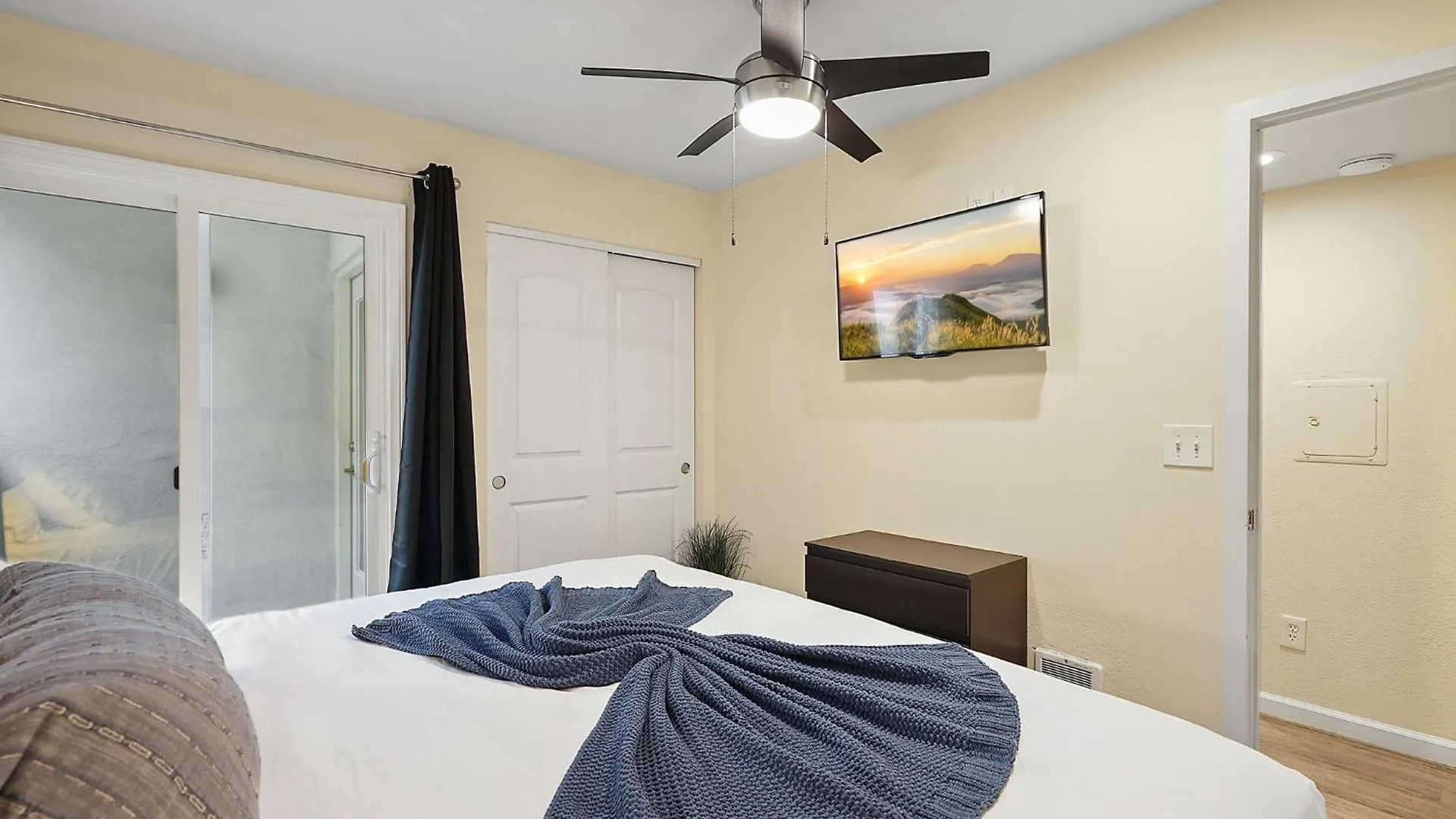 S736 - Pacific Views Holiday home