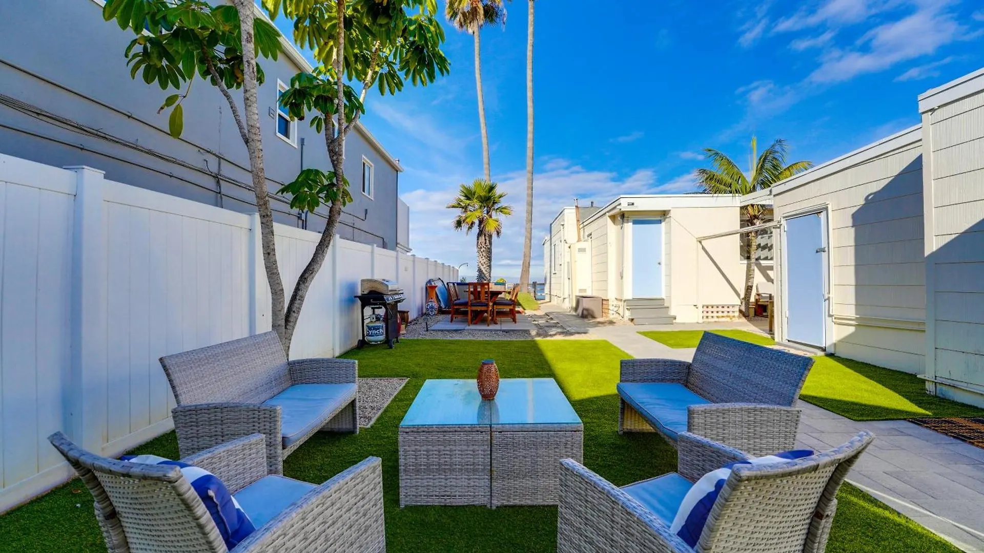 P1486m - Cliffs Oceanfront