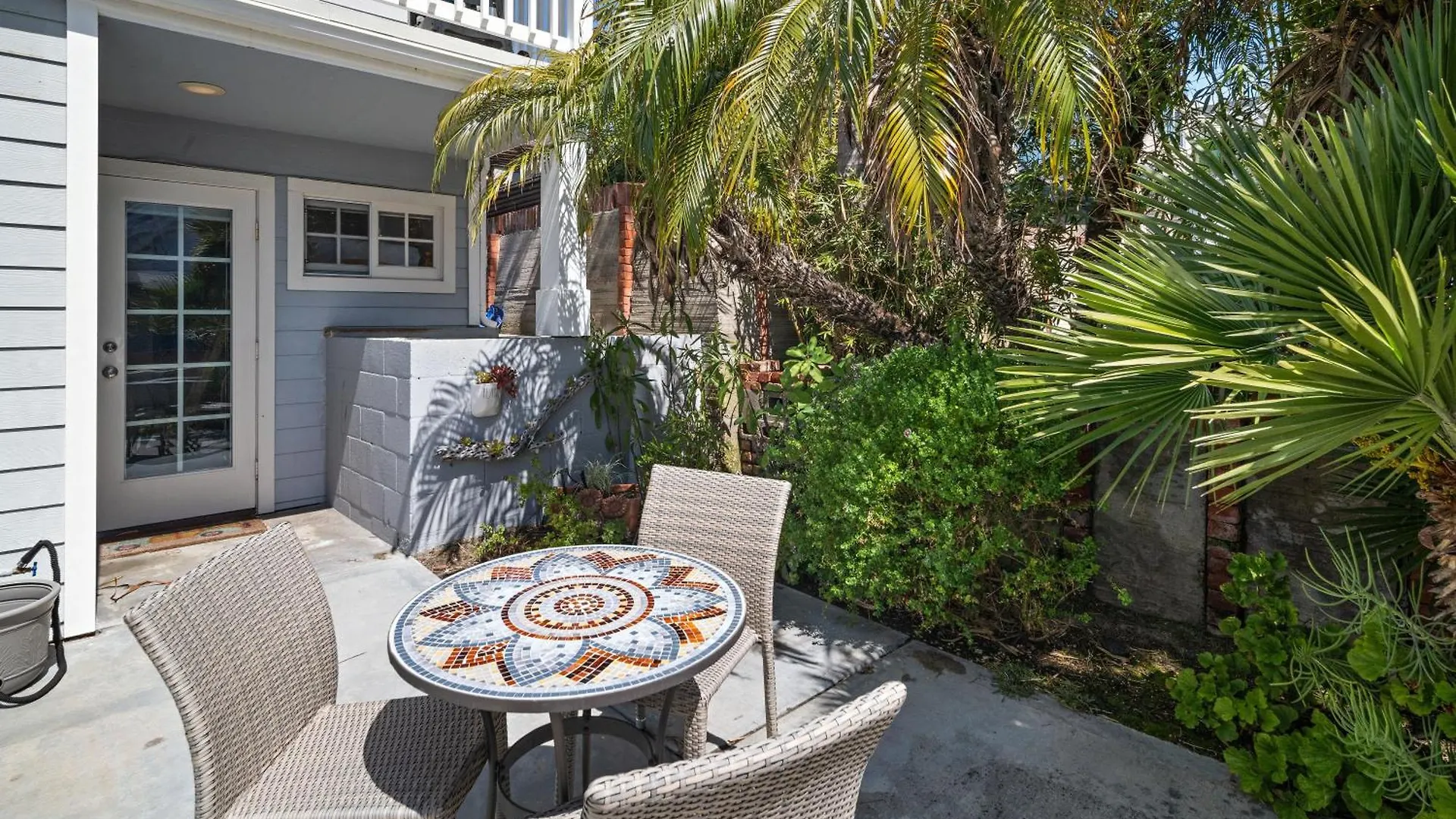 B832 - Balboa Retreat