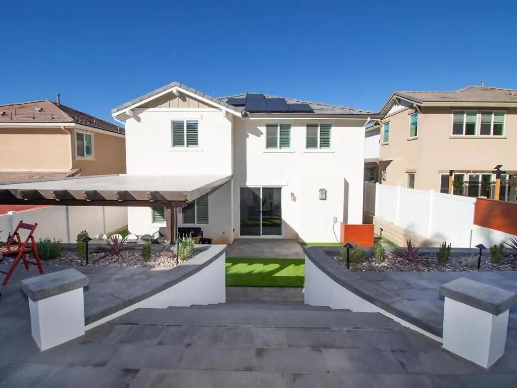 Need Is 4 Beds And A Luxury Yard Holiday home *