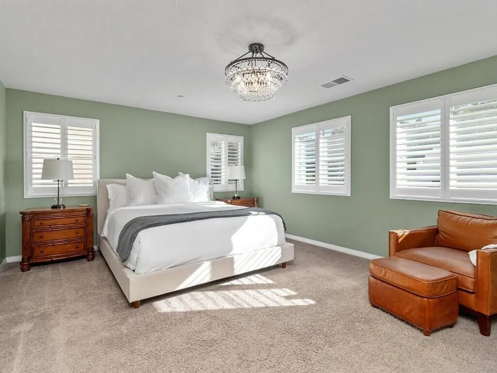 Holiday home Need Is 4 Beds And A Luxury Yard *