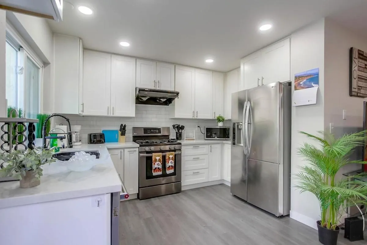 Entire Private 4-Bedroom Home W Pool, King Bed, Garage, Prime Location
