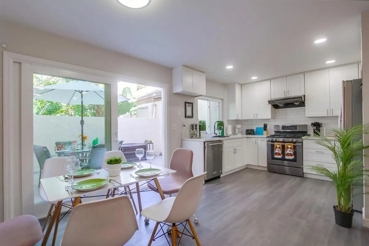 Entire Private 4-Bedroom Home W Pool, King Bed, Garage, Prime Location * San Diego