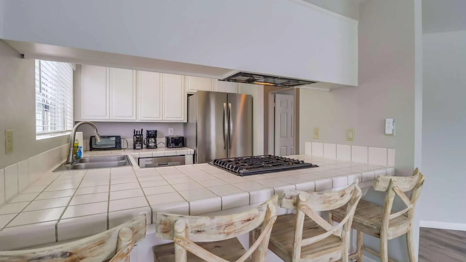 Steps To Bay & Ocean Belmont Park Dining Holiday home
