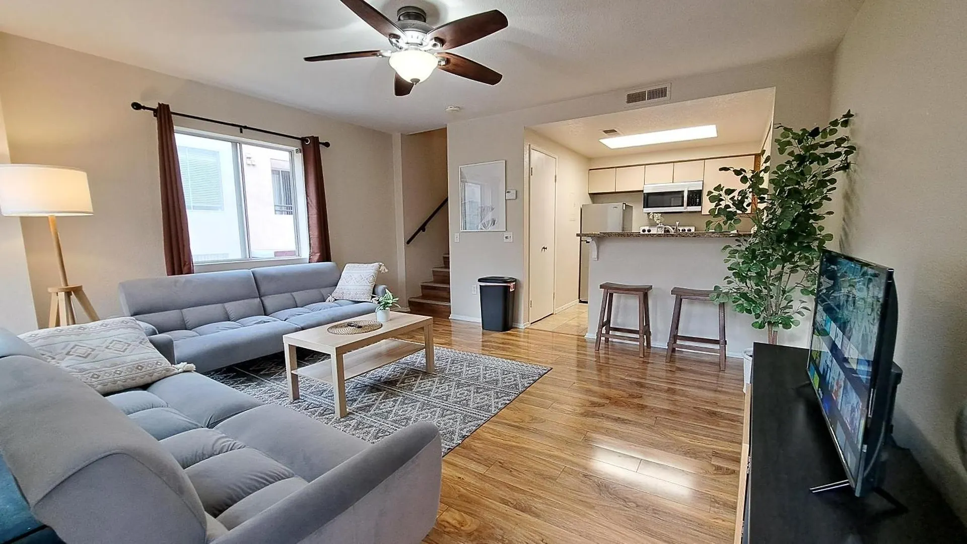New Corner 2-story One Bedroom Venetian Vacation La Jolla Luxury Furnished Near And Utc Mall Apartment