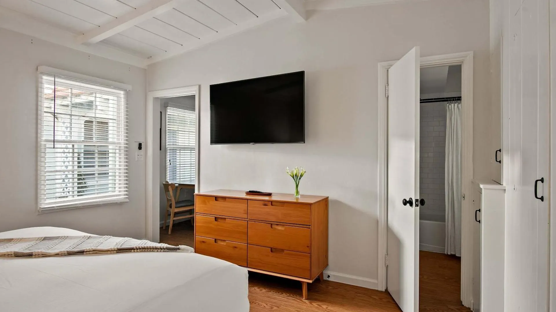 Seaside 1br Steps To Windansea & Peek Views San Diego