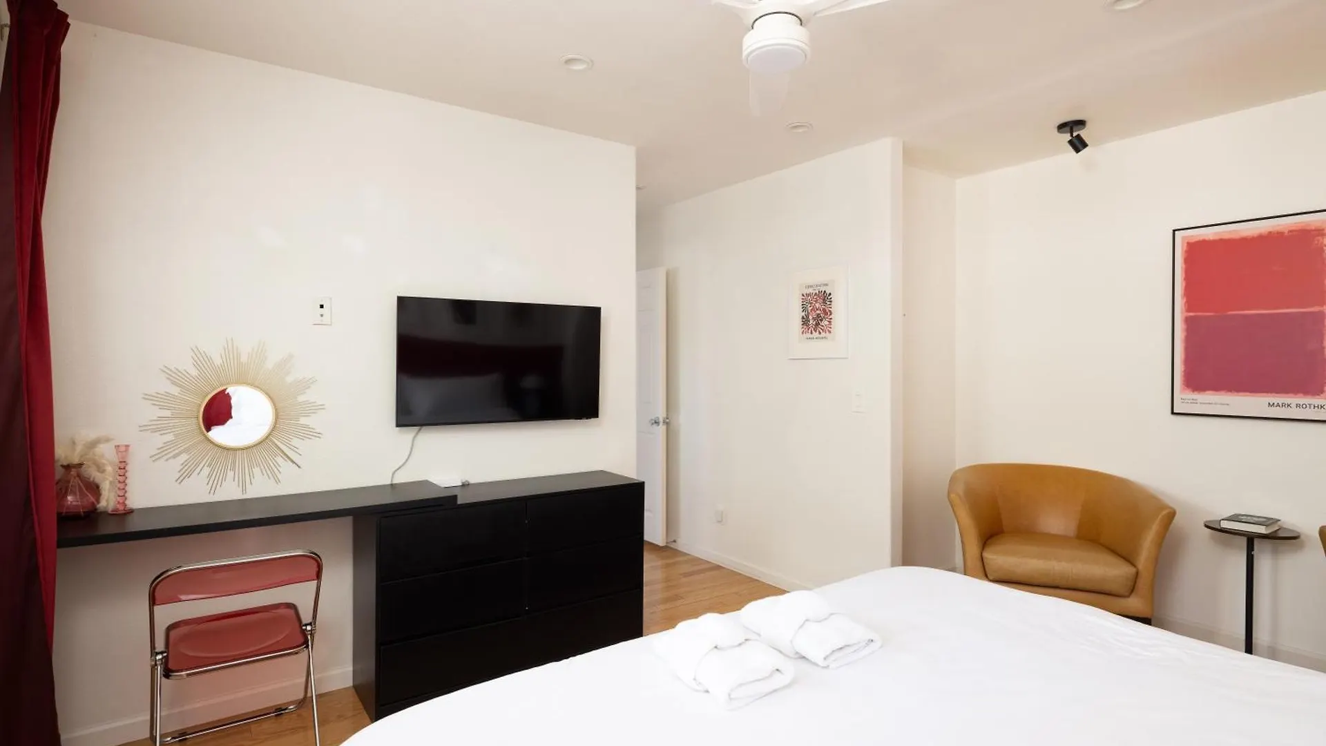 Modern Retro Close To Dt, Zoo, Parking, Hot Tub Holiday home *