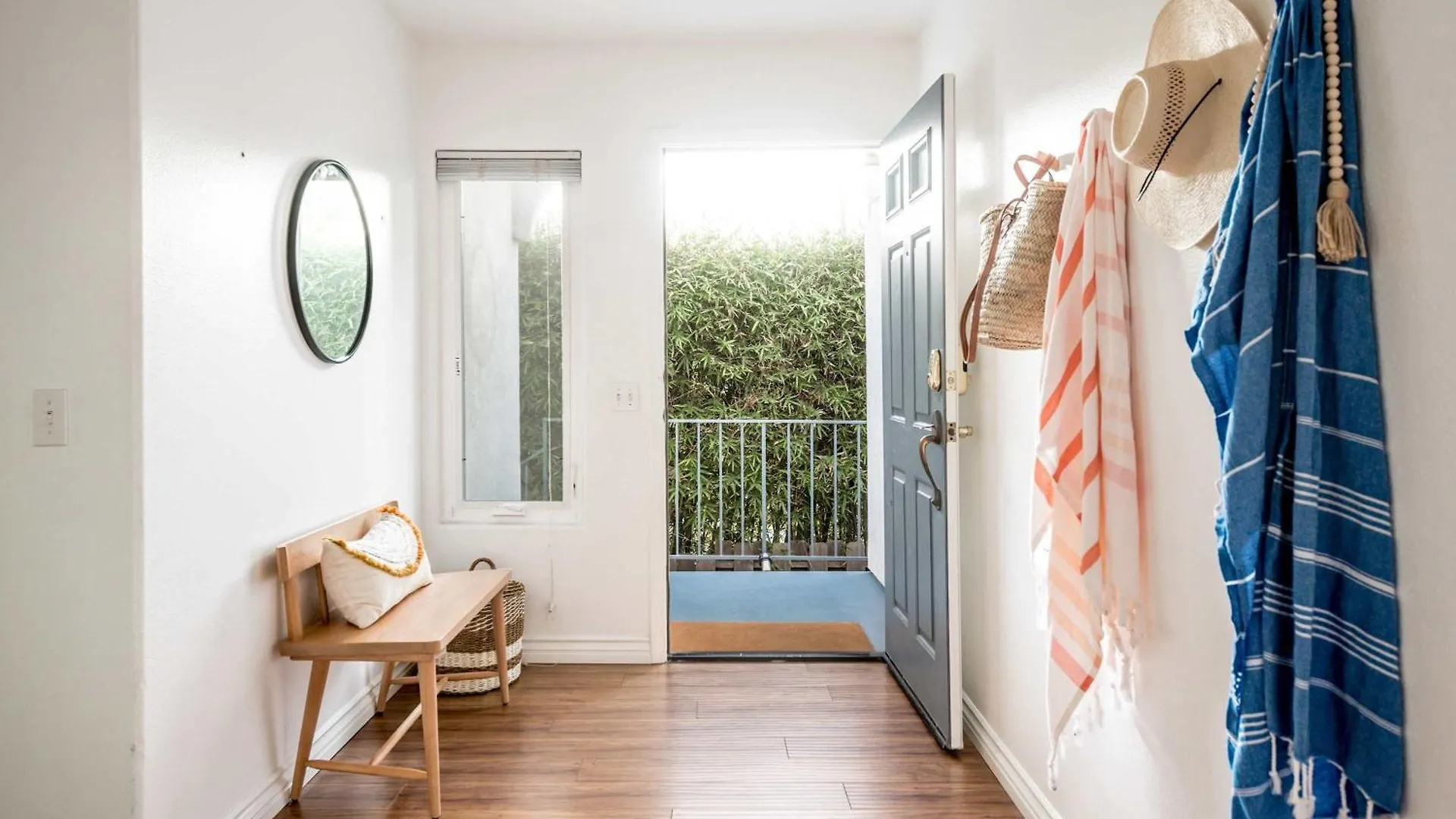 Walk To The Stylish Coastal Retreat Holiday home