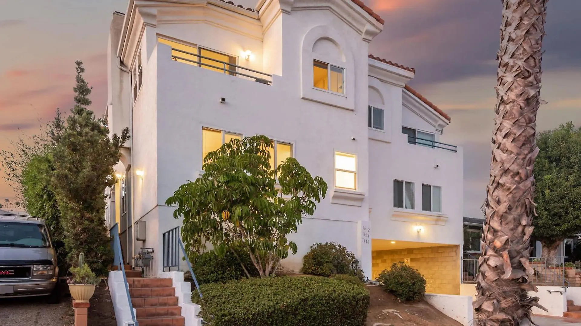 Walk To The Stylish Coastal Retreat *