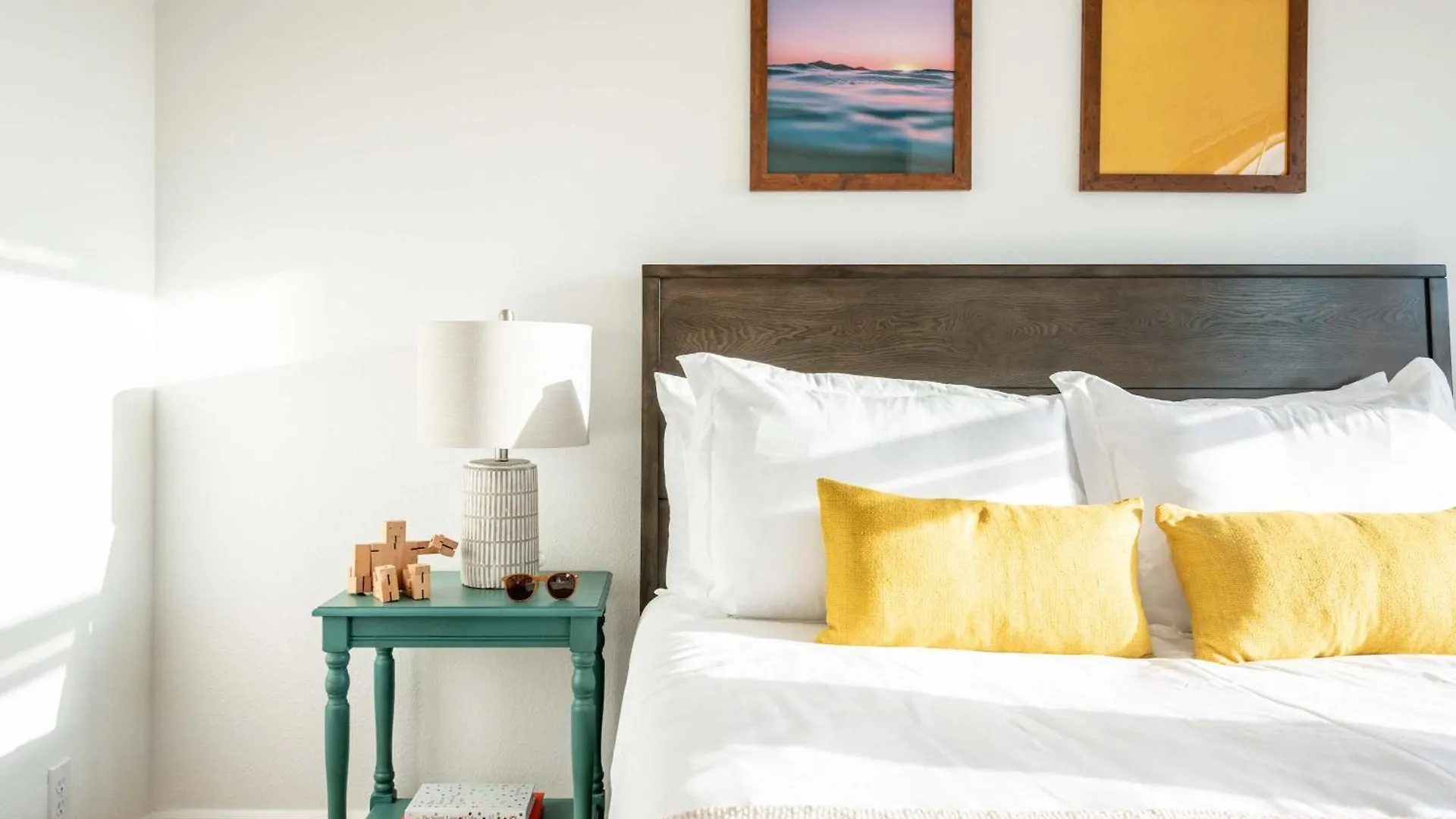 Walk To The Stylish Coastal Retreat Holiday home *