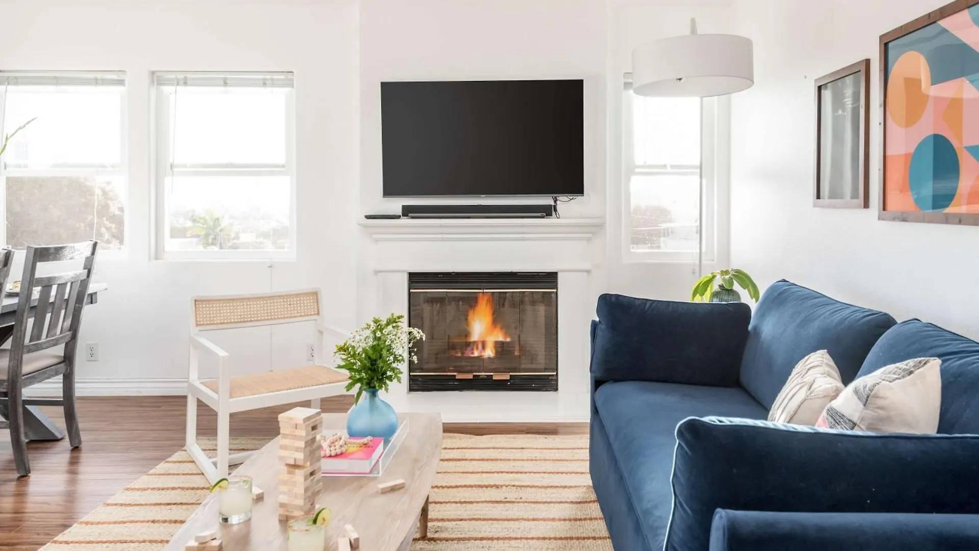 Walk To The Stylish Coastal Retreat Holiday home *