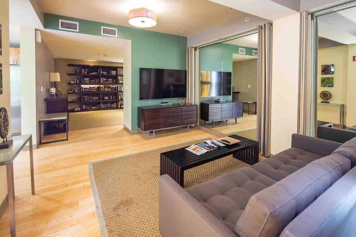 Gaslamp 2 Bed Penthouse Petco Park Convention Ctr