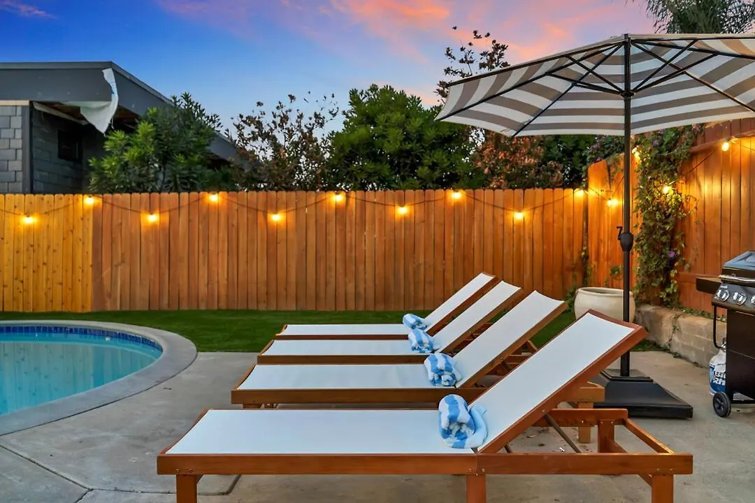 Luxe W Pool & Firepit, Bachelorette Friendly Holiday home San Diego