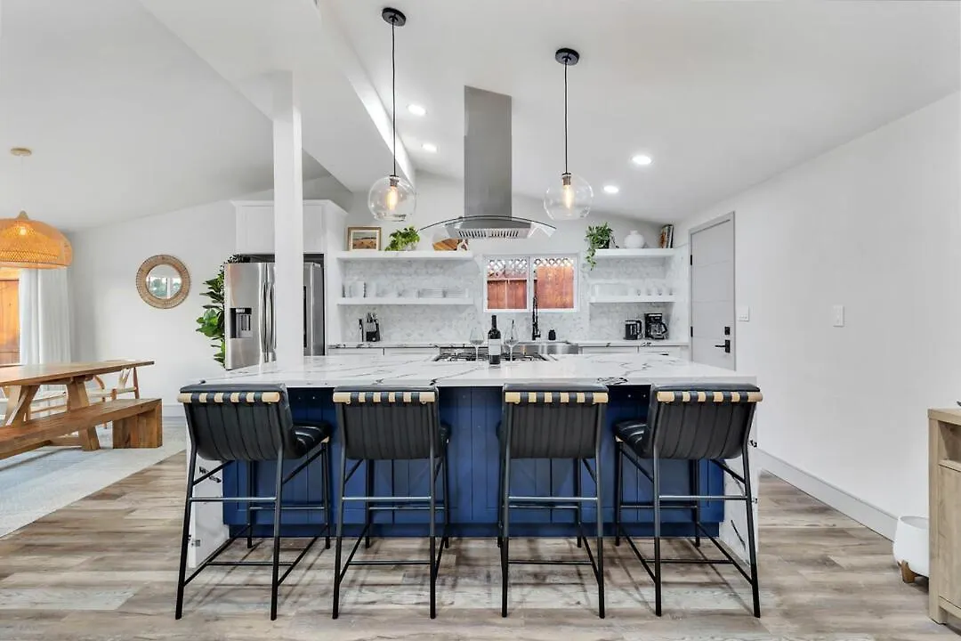 Holiday home Luxe W Pool & Firepit, Bachelorette Friendly