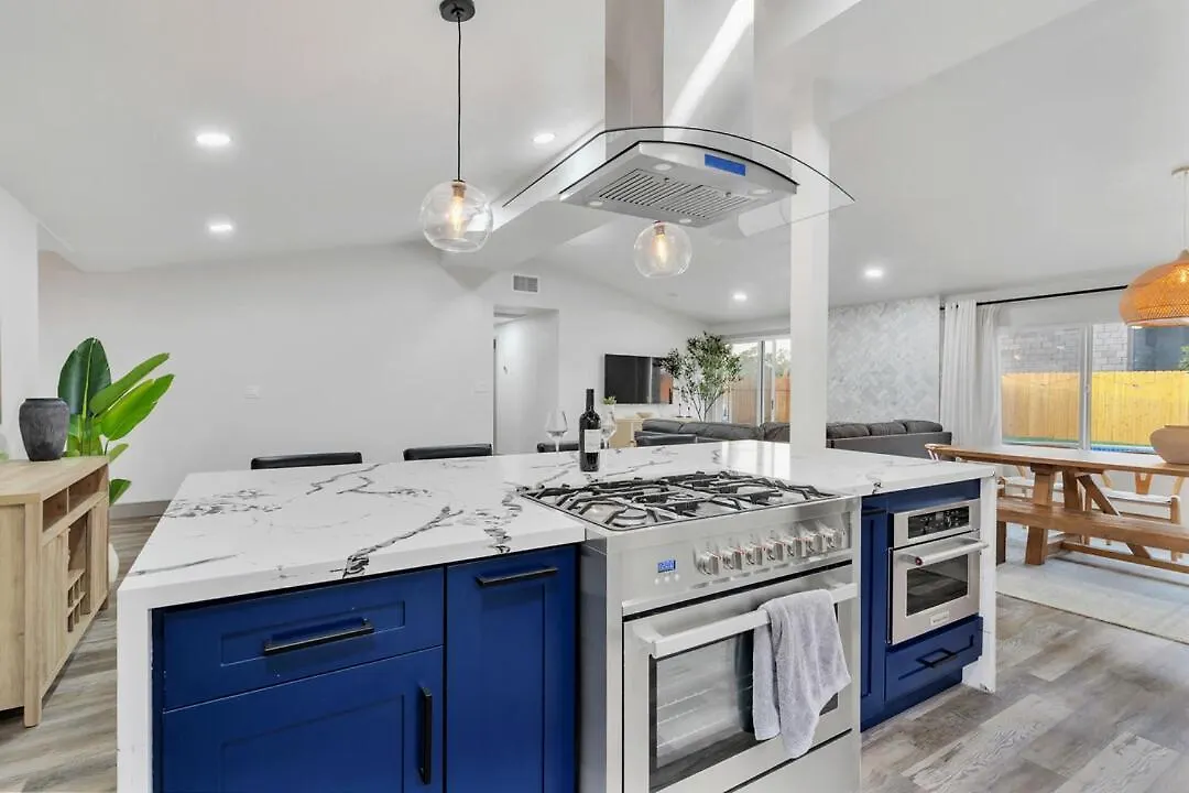 Luxe W Pool & Firepit, Bachelorette Friendly *