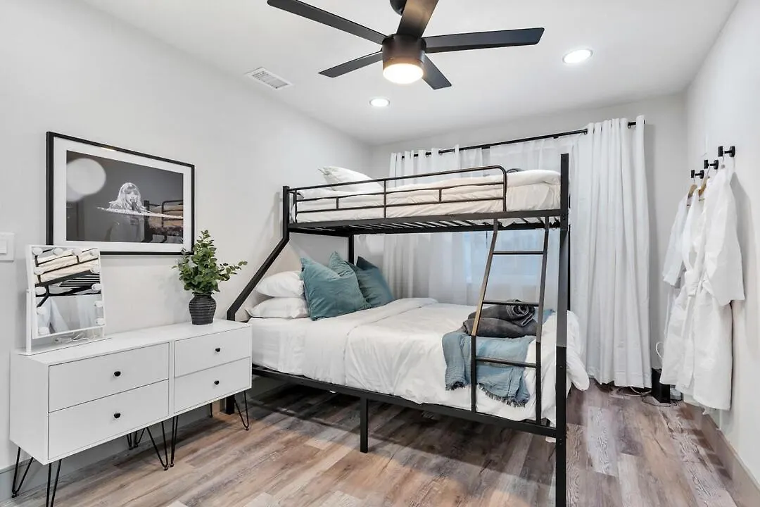 Luxe W Pool & Firepit, Bachelorette Friendly Holiday home San Diego