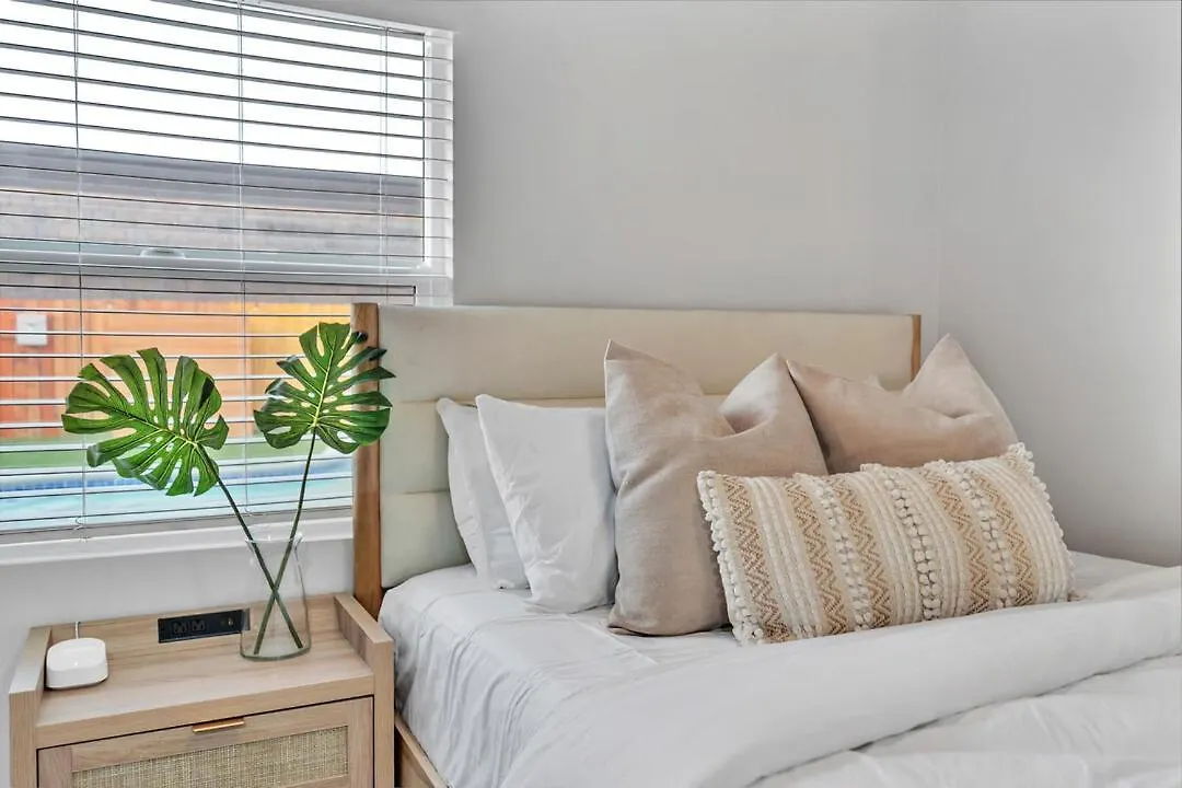 Holiday home Luxe W Pool & Firepit, Bachelorette Friendly