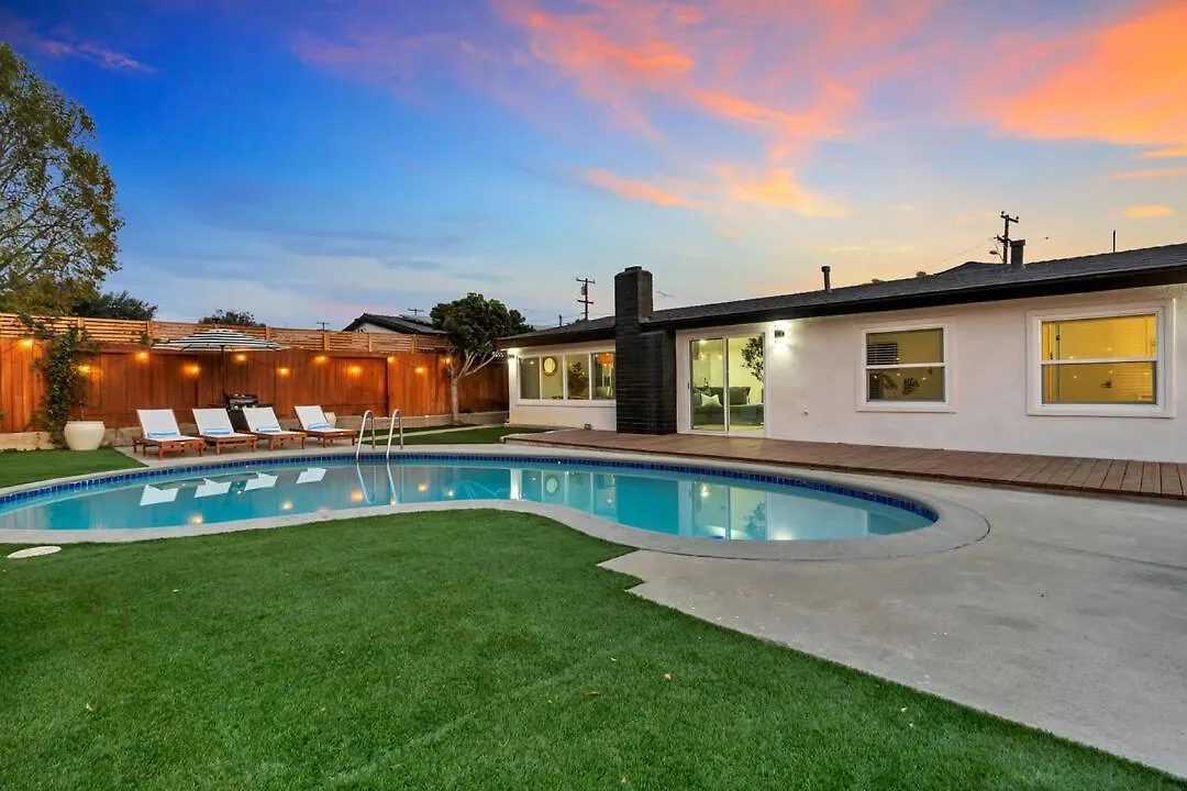 Luxe W Pool & Firepit, Bachelorette Friendly *