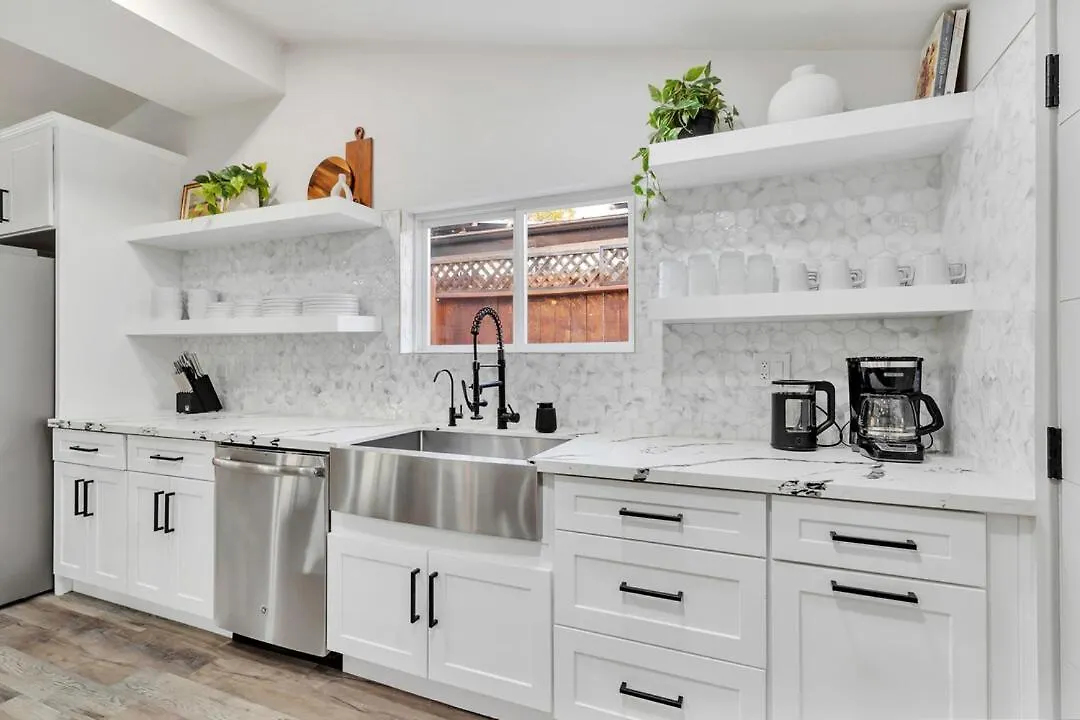 Luxe W Pool & Firepit, Bachelorette Friendly Holiday home San Diego