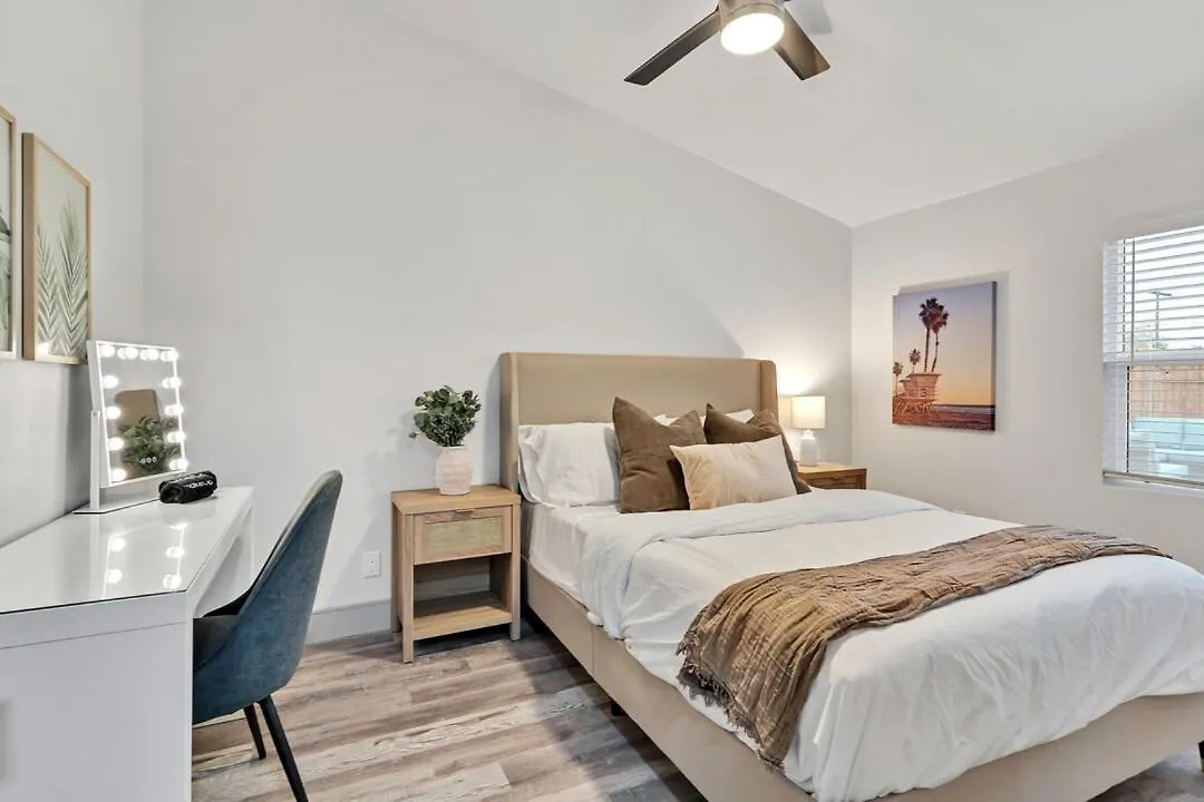 Holiday home Luxe W Pool & Firepit, Bachelorette Friendly *