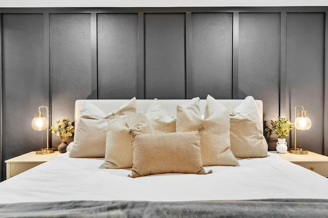 Holiday home Luxe W Pool & Firepit, Bachelorette Friendly