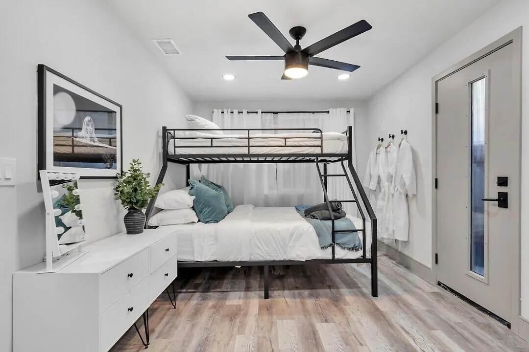 Luxe W Pool & Firepit, Bachelorette Friendly