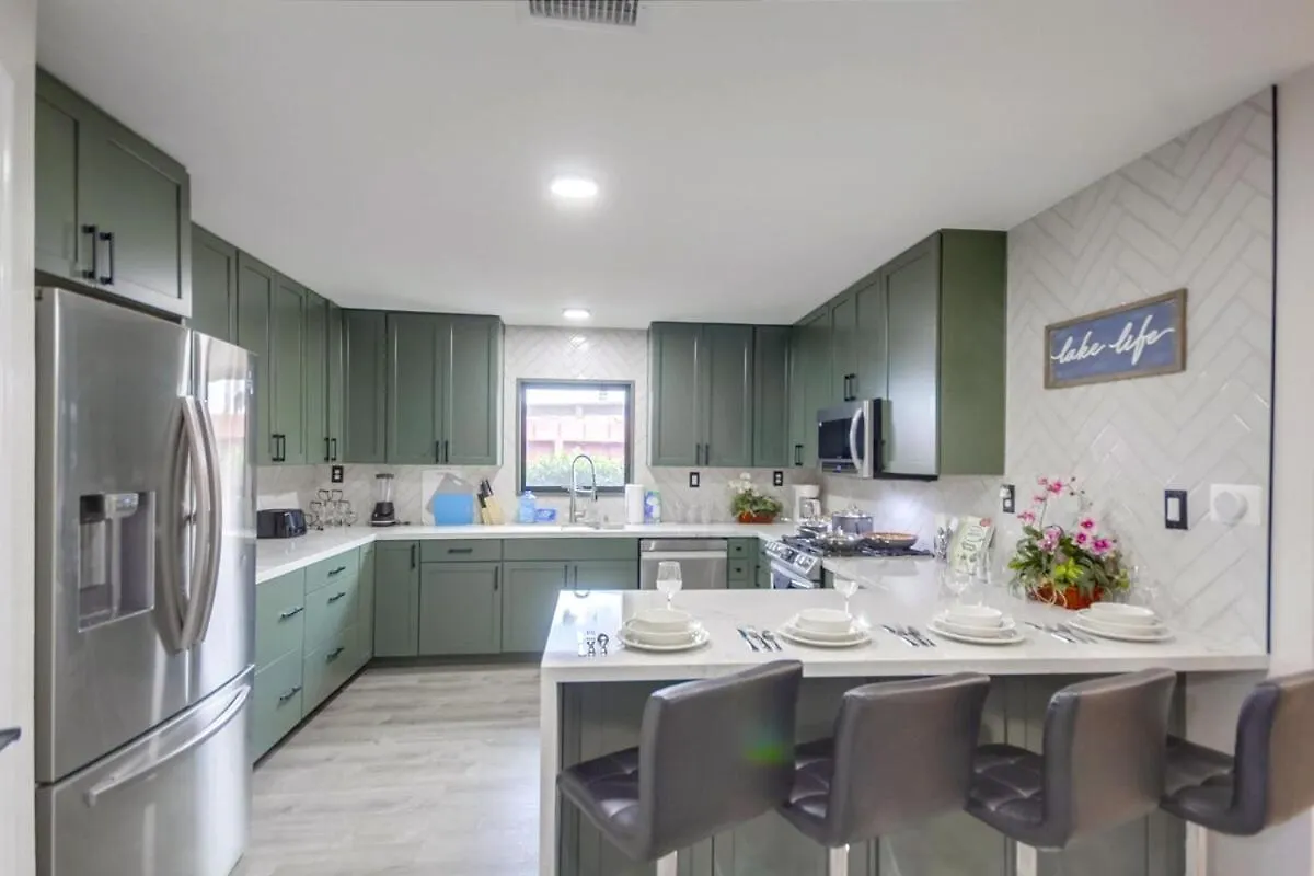 Entire Private Luxury 3-bedroom W Gated Yard, 100 Inch Tv, 1 Gbps Wifi * San Diego