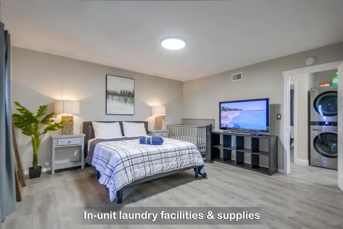 Entire Private Luxury 3-bedroom W Gated Yard, 100 Inch Tv, 1 Gbps Wifi Сasa de vacaciones