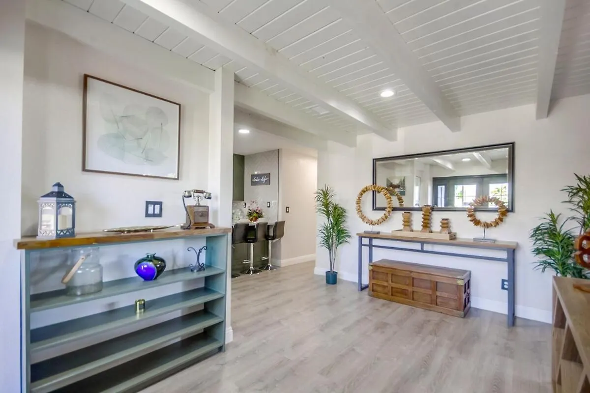 Entire Private Luxury 3-bedroom W Gated Yard, 100 Inch Tv, 1 Gbps Wifi Сasa de vacaciones *