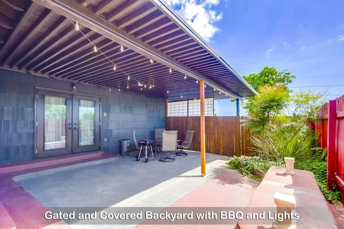 Entire Private Luxury 3-bedroom W Gated Yard, 100 Inch Tv, 1 Gbps Wifi Сasa de vacaciones