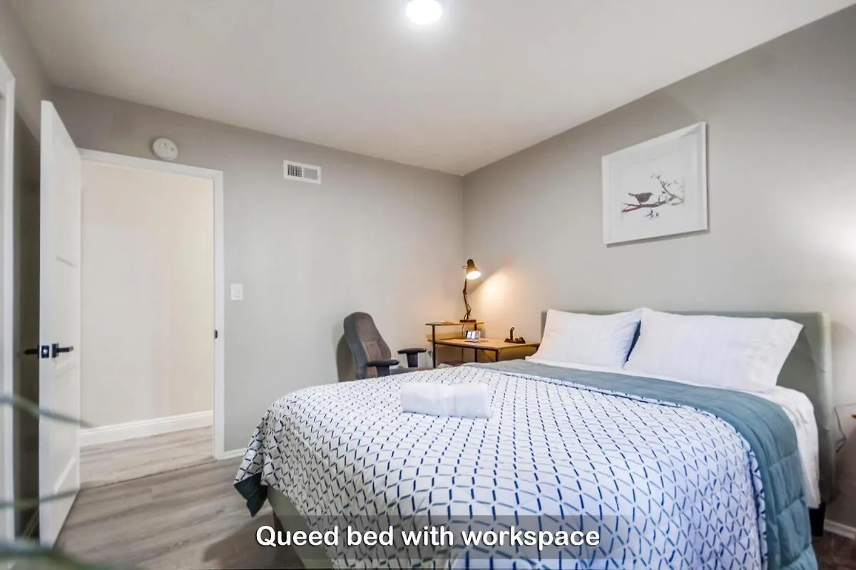 Entire Private Luxury 3-bedroom W Gated Yard, 100 Inch Tv, 1 Gbps Wifi * San Diego