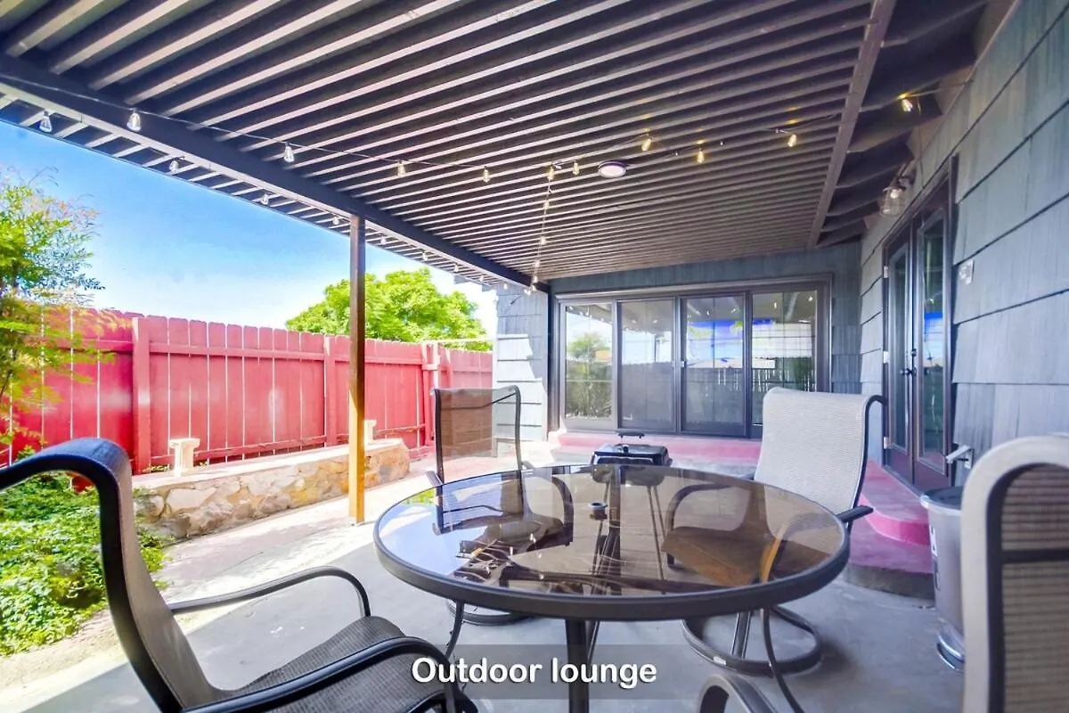 Сasa de vacaciones Entire Private Luxury 3-bedroom W Gated Yard, 100 Inch Tv, 1 Gbps Wifi