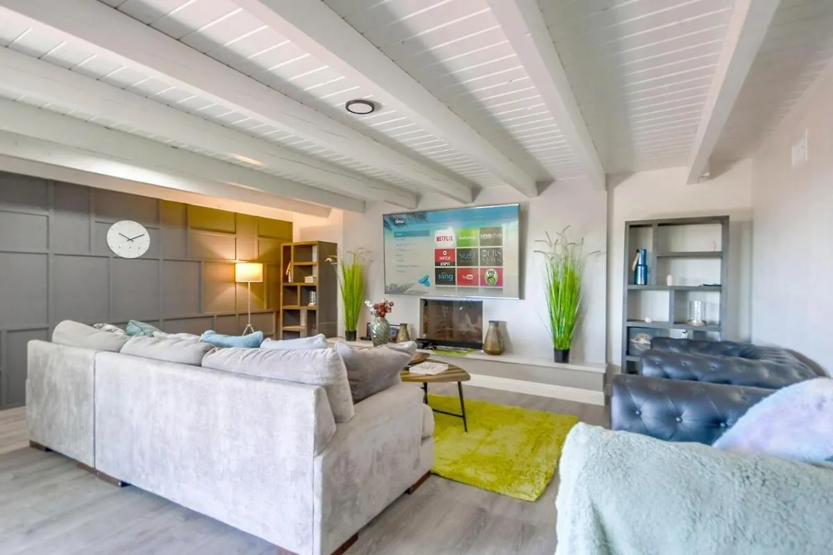 Entire Private Luxury 3-bedroom W Gated Yard, 100 Inch Tv, 1 Gbps Wifi * San Diego