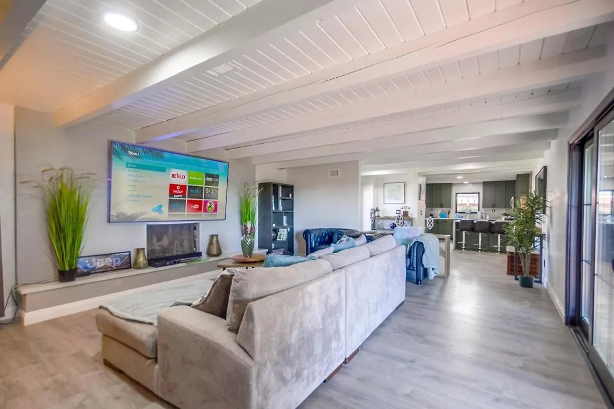 Entire Private Luxury 3-bedroom W Gated Yard, 100 Inch Tv, 1 Gbps Wifi Сasa de vacaciones San Diego