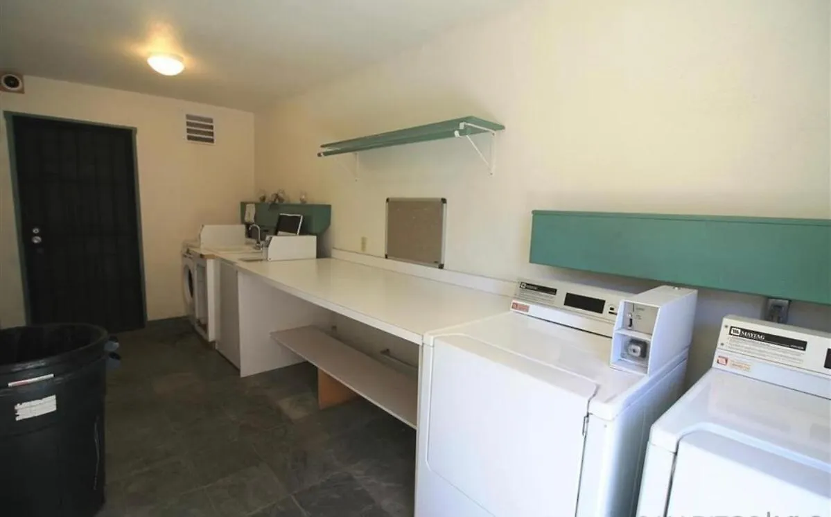 Bright & Quiet 1-bed With Balcony