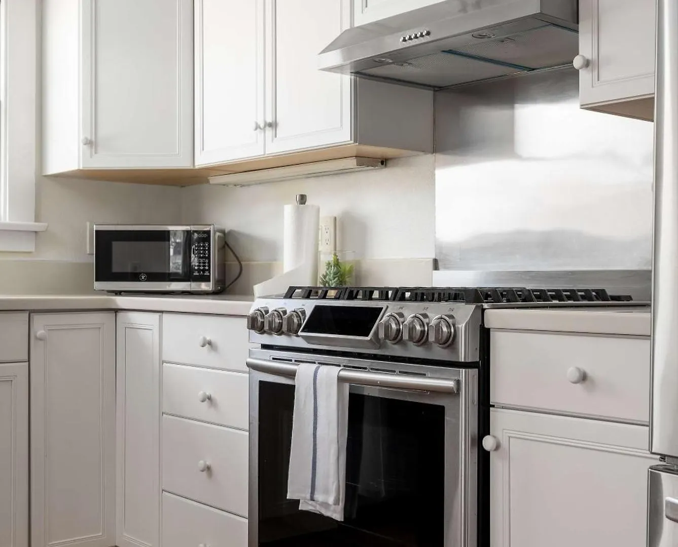 Falcon Street Retreat - Your Cozy Getaway Holiday home *