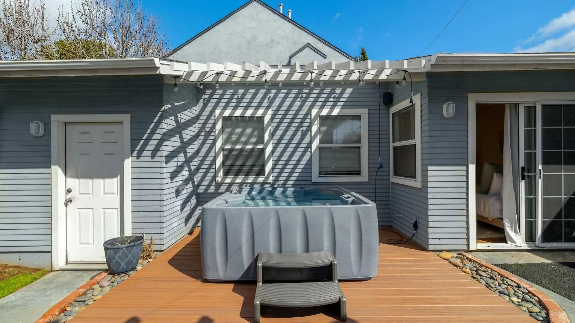 Falcon Street Retreat - Your Cozy Getaway *