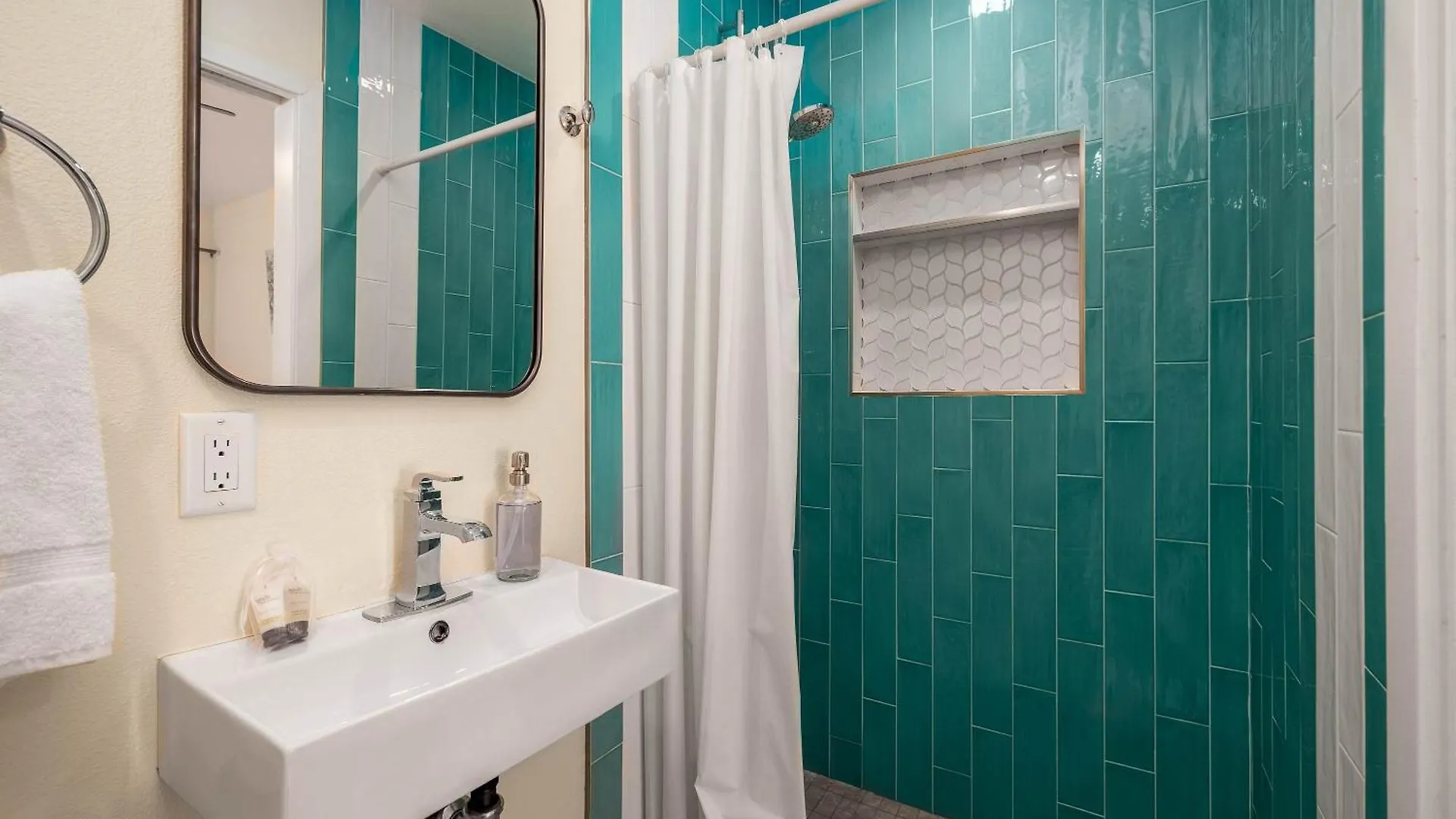 Falcon Street Retreat - Your Cozy Getaway * San Diego